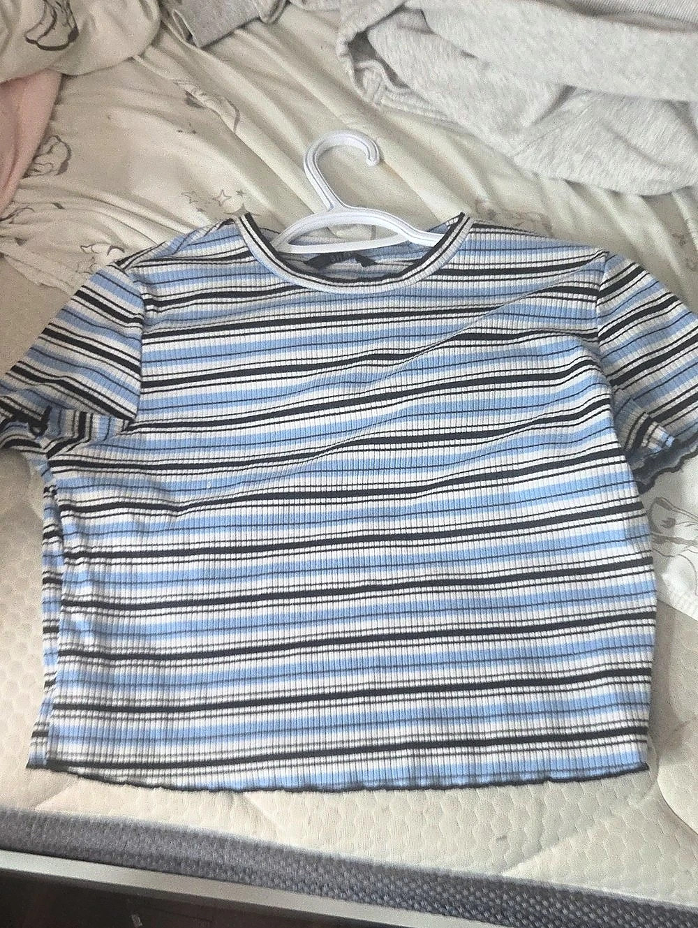 SHEIN Striped Short Sleeve Top in Blue & White Like New